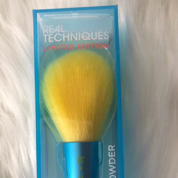 Set of 3 - Real Techniques Limited Edition Electric Love Makeup Brushes - Picture 5 of 6